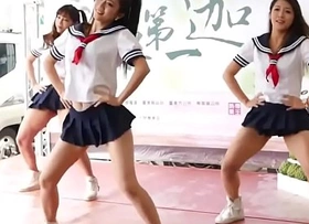 The classmate’s skirt was changed to be too short. After dancing, report to the discipline office (Ting Wei, Xuanxuan, pat)